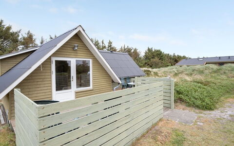 Hinz - from the Sea: Zone Résidentielle, Arbuste, Maison, Domicile, Jardin, Biens, Ombre, Aménagement Paysager, Pelouse