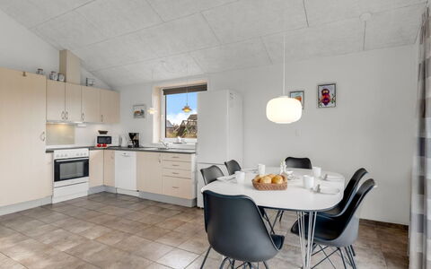 Hawarth - 300M to the Fjord: Design Intérieur, Sol, Plafond, Meubles, Cuisine, Sol, Luminaire, Éclairage, Table Cuisine Et Salle A Manger, Comptoir