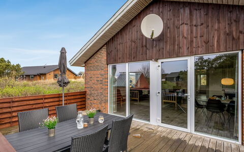Hawarth - 300M to the Fjord: Arbuste, Design Urbain, Couverture De Sol, Brique, Appartement, Biens, Brickwork, Balcon, Aménagement Paysager