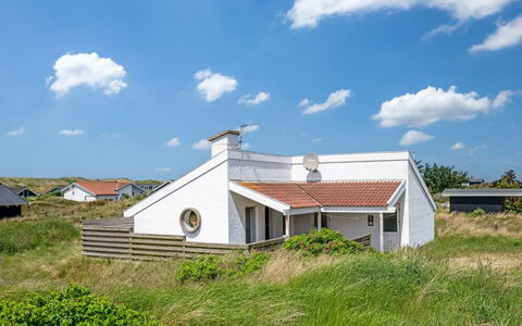 Jænis - from the Sea: Ciel, Herbe, Bâtiment, Toit, Domicile, Maison, Architecture, Zone Résidentielle, Chalet, Lot Terre