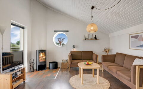Jænis - from the Sea: Sol, Bois, Meubles, Design Intérieur, Plafond, Sol, Salon, Canapé, Pièce, Éclairage
