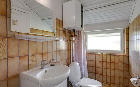 Jænis - from the Sea: Luminaire Plomberie, Bois, Sol, Sol, Lavabo, Design Intérieur, Évier, Salle De Bains, Plafond, Plomberie