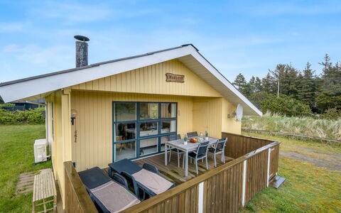 Gertine - 650M to the Fjord: Arbuste, Design Urbain, Couverture De Sol, Brique, Appartement, Biens, Brickwork, Balcon, Aménagement Paysager