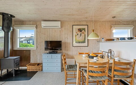 Gertine - 650M to the Fjord: Arbuste, Design Urbain, Couverture De Sol, Brique, Appartement, Biens, Brickwork, Balcon, Aménagement Paysager