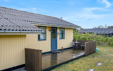Gertine - 650M to the Fjord: Arbuste, Design Urbain, Couverture De Sol, Brique, Appartement, Biens, Brickwork, Balcon, Aménagement Paysager