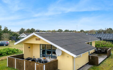 Gertine - 650M to the Fjord: Arbuste, Design Urbain, Couverture De Sol, Brique, Appartement, Biens, Brickwork, Balcon, Aménagement Paysager