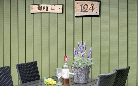 Tjordis - 600M to the Fjord: Herbe, Maison, Toit, Domicile, Chalet, Arbuste, Lot Terre, Zone Rurale, Ferme, Couverture De Sol