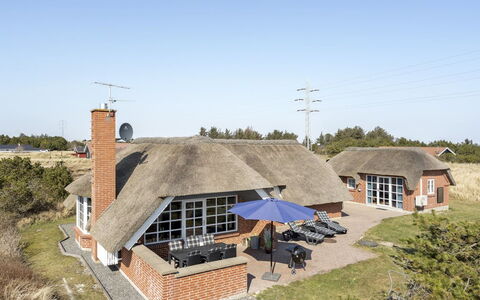 Lavina - 950M from the Sea: Maison, Toit, Domicile, Chalet, Cabanon, Batiments Jardin, Siding, Cour, Cabane En Rondins, Cabane