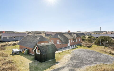 Lavina - 950M from the Sea: Maison, Toit, Domicile, Chalet, Cabanon, Batiments Jardin, Siding, Cour, Cabane En Rondins, Cabane