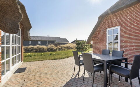 Lavina - 950M from the Sea: Maison, Toit, Domicile, Chalet, Cabanon, Batiments Jardin, Siding, Cour, Cabane En Rondins, Cabane