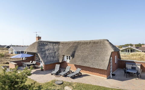 Lavina - 950M from the Sea: Maison, Toit, Domicile, Chalet, Cabanon, Batiments Jardin, Siding, Cour, Cabane En Rondins, Cabane