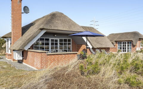 Lavina - 950M from the Sea: Maison, Toit, Domicile, Chalet, Cabanon, Batiments Jardin, Siding, Cour, Cabane En Rondins, Cabane