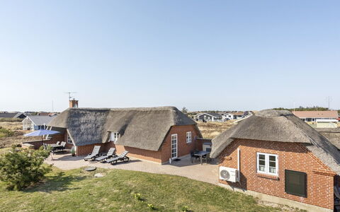 Lavina - 950M from the Sea: Maison, Toit, Domicile, Chalet, Cabanon, Batiments Jardin, Siding, Cour, Cabane En Rondins, Cabane