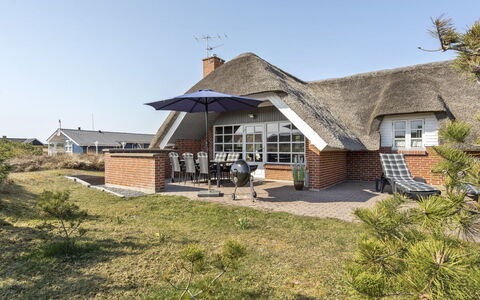 Lavina - 950M from the Sea: Maison, Toit, Domicile, Chalet, Cabanon, Batiments Jardin, Siding, Cour, Cabane En Rondins, Cabane