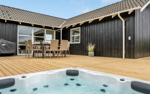 Arvo - from the Sea: Arbuste, Design Urbain, Couverture De Sol, Brique, Appartement, Biens, Brickwork, Balcon, Aménagement Paysager