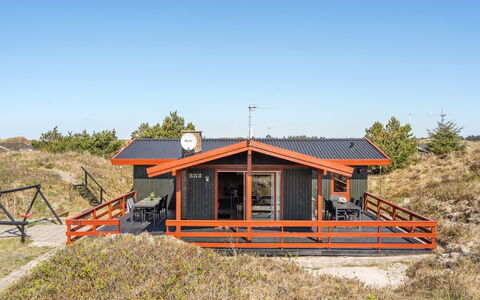 Eljene - 750M from the Sea: Maison, Toit, Domicile, Chalet, Cabanon, Batiments Jardin, Siding, Cour, Cabane En Rondins, Cabane