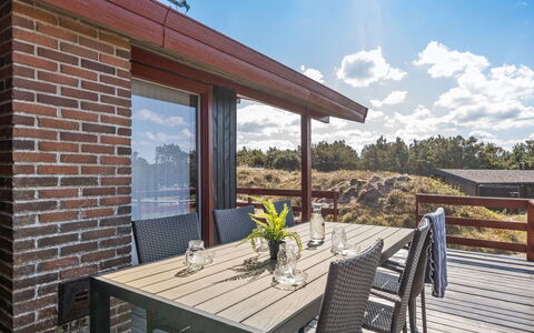 Eljene - 750M from the Sea: Maison, Toit, Domicile, Chalet, Cabanon, Batiments Jardin, Siding, Cour, Cabane En Rondins, Cabane