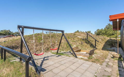Eljene - 750M from the Sea: Maison, Toit, Domicile, Chalet, Cabanon, Batiments Jardin, Siding, Cour, Cabane En Rondins, Cabane