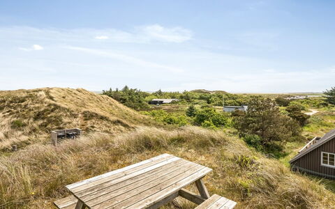 Dina - 200M to the Fjord: Maison, Domicile, Toit, Chalet, Arbuste, Siding, Porte, Jardin, Ferme
