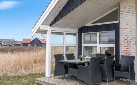 Galmand - 300M from the Sea: Bois, Porte, Domicile, Plafond, Porche, Ombre, Dur, Chaise, Tache De Bois, Patio