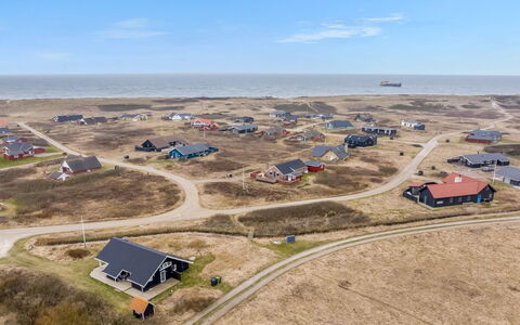 Galmand - 300M from the Sea: Domicile, Toit, Maison, Chalet, Biens, Porte, Porche, Siding, Ferme, Ombre