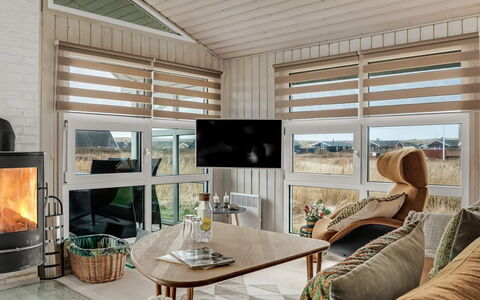 Galmand - 300M from the Sea: Domicile, Toit, Maison, Chalet, Biens, Porte, Porche, Siding, Ferme, Ombre