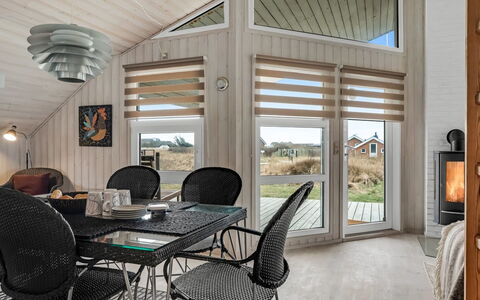 Galmand - 300M from the Sea: Domicile, Toit, Maison, Chalet, Biens, Porte, Porche, Siding, Ferme, Ombre