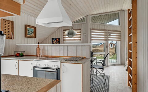Galmand - 300M from the Sea: Domicile, Toit, Maison, Chalet, Biens, Porte, Porche, Siding, Ferme, Ombre