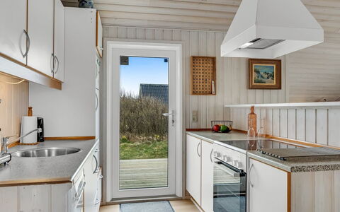 Galmand - 300M from the Sea: Domicile, Toit, Maison, Chalet, Biens, Porte, Porche, Siding, Ferme, Ombre