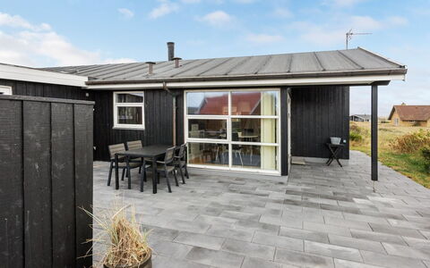 Arni - 150M from the Sea: Maison, Toit, Domicile, Chalet, Cabanon, Batiments Jardin, Siding, Cour, Cabane En Rondins, Cabane