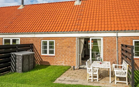 Smeralda - 200M from the Sea: Maison, Toit, Domicile, Chalet, Cabanon, Batiments Jardin, Siding, Cour, Cabane En Rondins, Cabane