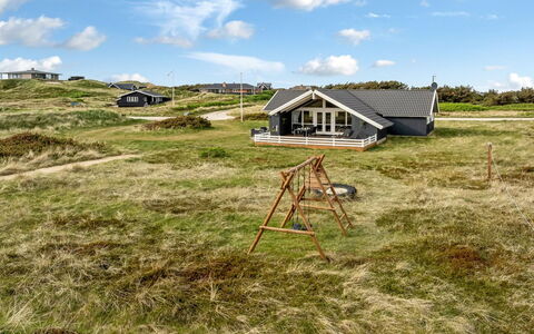 Filip - 100M from the Sea: Herbe, Maison, Toit, Chalet, Domicile, Arbuste, Ferme, Lot Terre, Zone Rurale