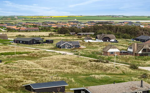 Filip - 100M from the Sea: Herbe, Maison, Toit, Chalet, Domicile, Arbuste, Ferme, Lot Terre, Zone Rurale