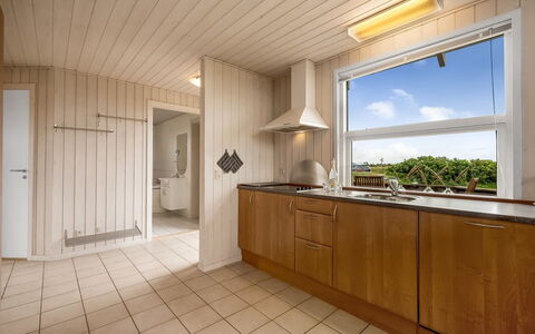 Erland - 500M from the Sea: Sol, Sol, Bois, Plafond, Design Intérieur, Comptoir, Pièce, Cuisine, Parquet, Tache De Bois