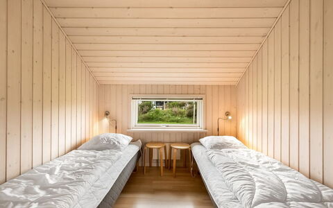 Erland - 500M from the Sea: Bois, Sol, Design Intérieur, Plafond, Sol, Chambre, Parquet, Dur, Tache De Bois, Lit