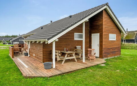 Erland - 500M from the Sea: Meubles, Design Intérieur, Chaise, Sol, Table, Recours, Sol, Plafond, Pièce, Eco Hôtel