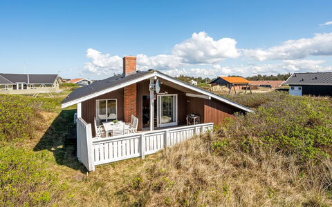 Brigit - 200M from the Sea: Bois, Maison, Chalet, Domicile, Toit, Zone Rurale, Siding, Cabane En Rondins, Batiments Jardin, Dur