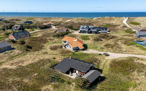 Brigit - 200M from the Sea: Bois, Maison, Chalet, Domicile, Toit, Zone Rurale, Siding, Cabane En Rondins, Batiments Jardin, Dur