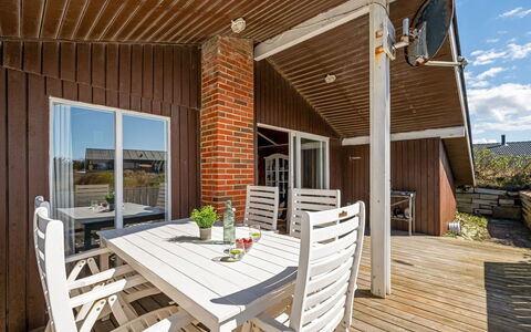 Brigit - 200M from the Sea: Bois, Maison, Chalet, Domicile, Toit, Zone Rurale, Siding, Cabane En Rondins, Batiments Jardin, Dur