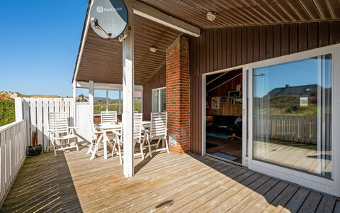 Brigit - 200M from the Sea: Bois, Maison, Chalet, Domicile, Toit, Zone Rurale, Siding, Cabane En Rondins, Batiments Jardin, Dur