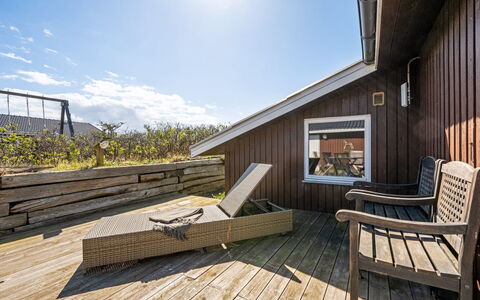 Brigit - 200M from the Sea: Bois, Maison, Chalet, Domicile, Toit, Zone Rurale, Siding, Cabane En Rondins, Batiments Jardin, Dur