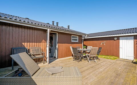 Brigit - 200M from the Sea: Bois, Maison, Chalet, Domicile, Toit, Zone Rurale, Siding, Cabane En Rondins, Batiments Jardin, Dur