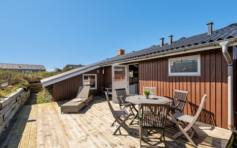Brigit - 200M from the Sea: Bois, Maison, Chalet, Domicile, Toit, Zone Rurale, Siding, Cabane En Rondins, Batiments Jardin, Dur