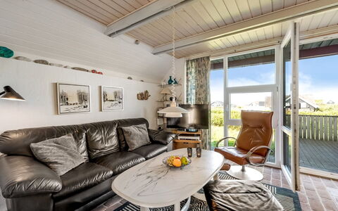 Iines - 200M from the Sea: Meubles, Design Intérieur, Sol, Canapé, Sol, Bois, Plafond, Salon, Chaise, Pièce
