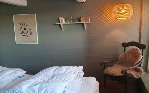 Answald - 250M from the Sea: Meubles, Chambre, Design Intérieur, Lit, Drap De Lit, Literie, Textile, Éclairage, Sol, Pièce
