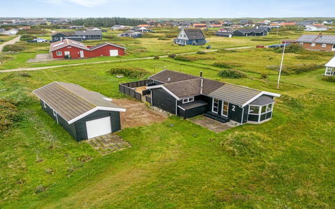 Viveka - 500M from the Sea: Toit, Plaine, Lot Terre, Zone Rurale, Domicile, Biens, Champ, Chalet, Pelouse, Banlieue