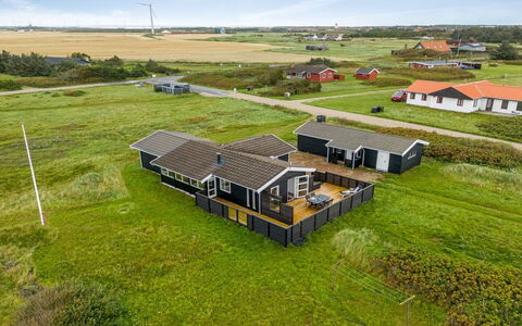 Viveka - 500M from the Sea: Toit, Plaine, Lot Terre, Zone Rurale, Domicile, Biens, Champ, Chalet, Pelouse, Banlieue