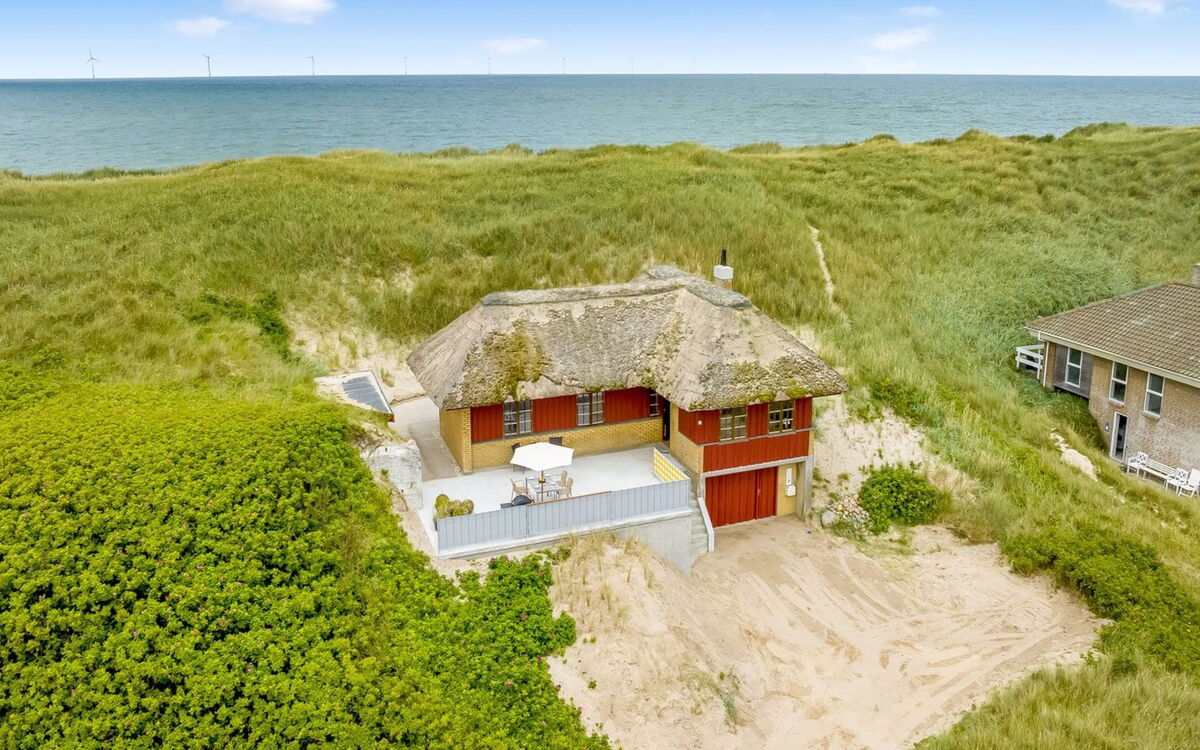 Zora - 100M from the Sea
