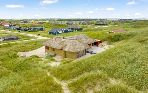 Zora - 100M from the Sea: Bois, Maison, Chalet, Domicile, Toit, Zone Rurale, Siding, Cabane En Rondins, Batiments Jardin, Dur