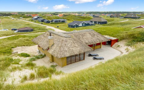 Zora - 100M from the Sea: Bois, Maison, Chalet, Domicile, Toit, Zone Rurale, Siding, Cabane En Rondins, Batiments Jardin, Dur